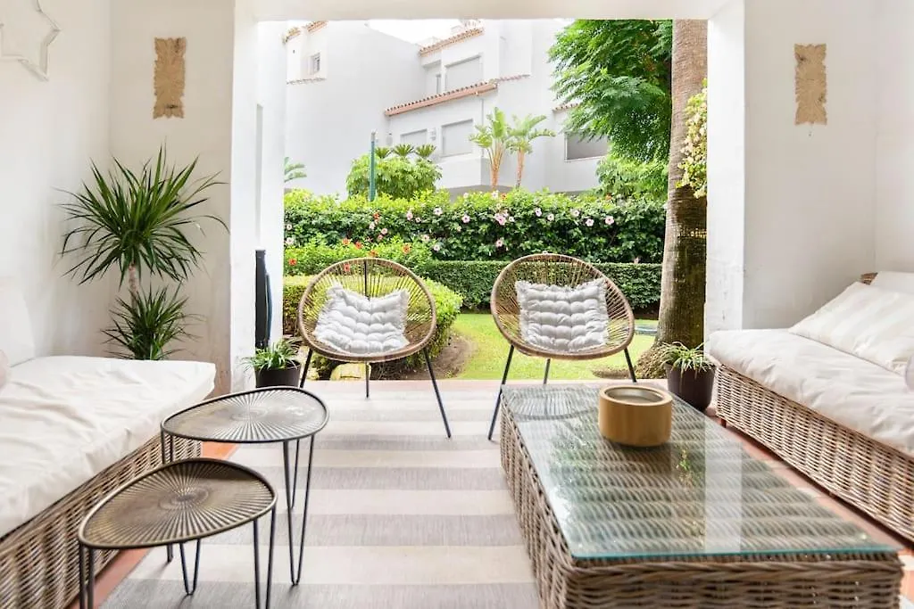 Precioso Bajo Recien Reformado Primera Linea Playa Estepona Apartment