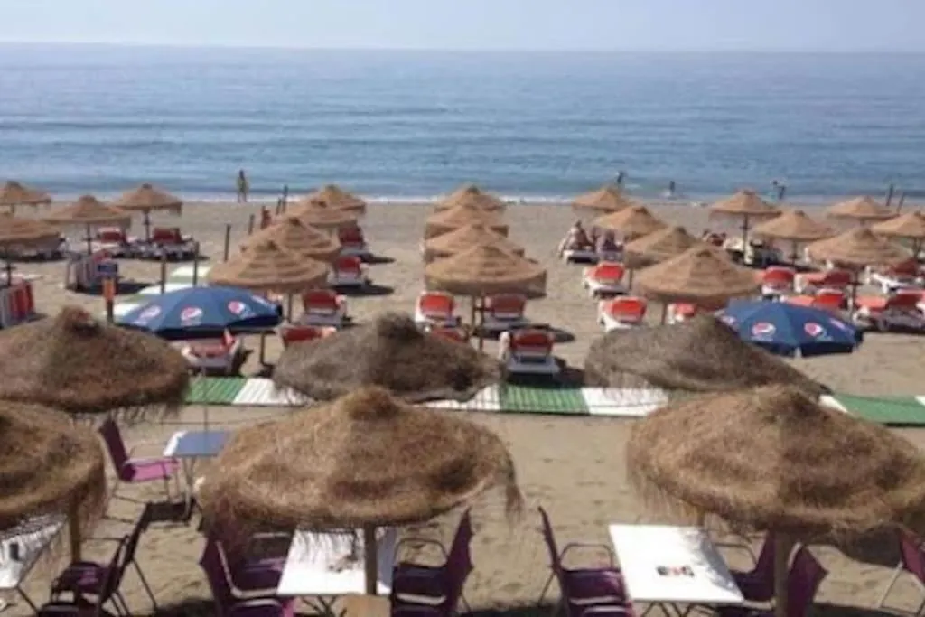 Precioso Bajo Recien Reformado Primera Linea Playa Estepona Spain