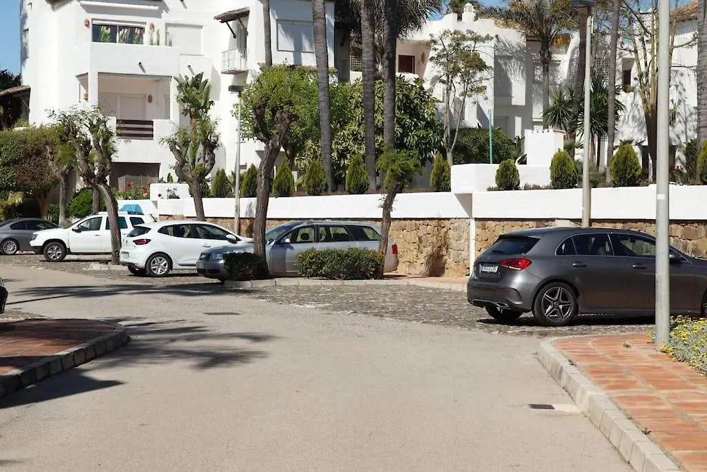 Precioso Bajo Recien Reformado Primera Linea Playa Estepona